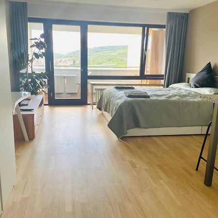 Freshly Renovated Studio Apartment - Top Location In Weinstadt Exterior photo
