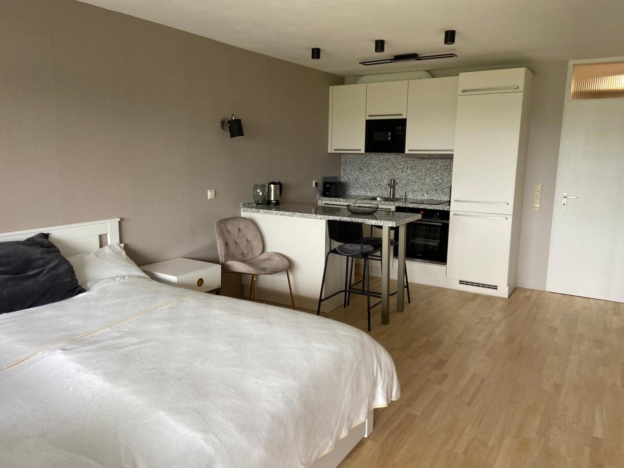 Freshly Renovated Studio Apartment - Top Location In Weinstadt Exterior photo