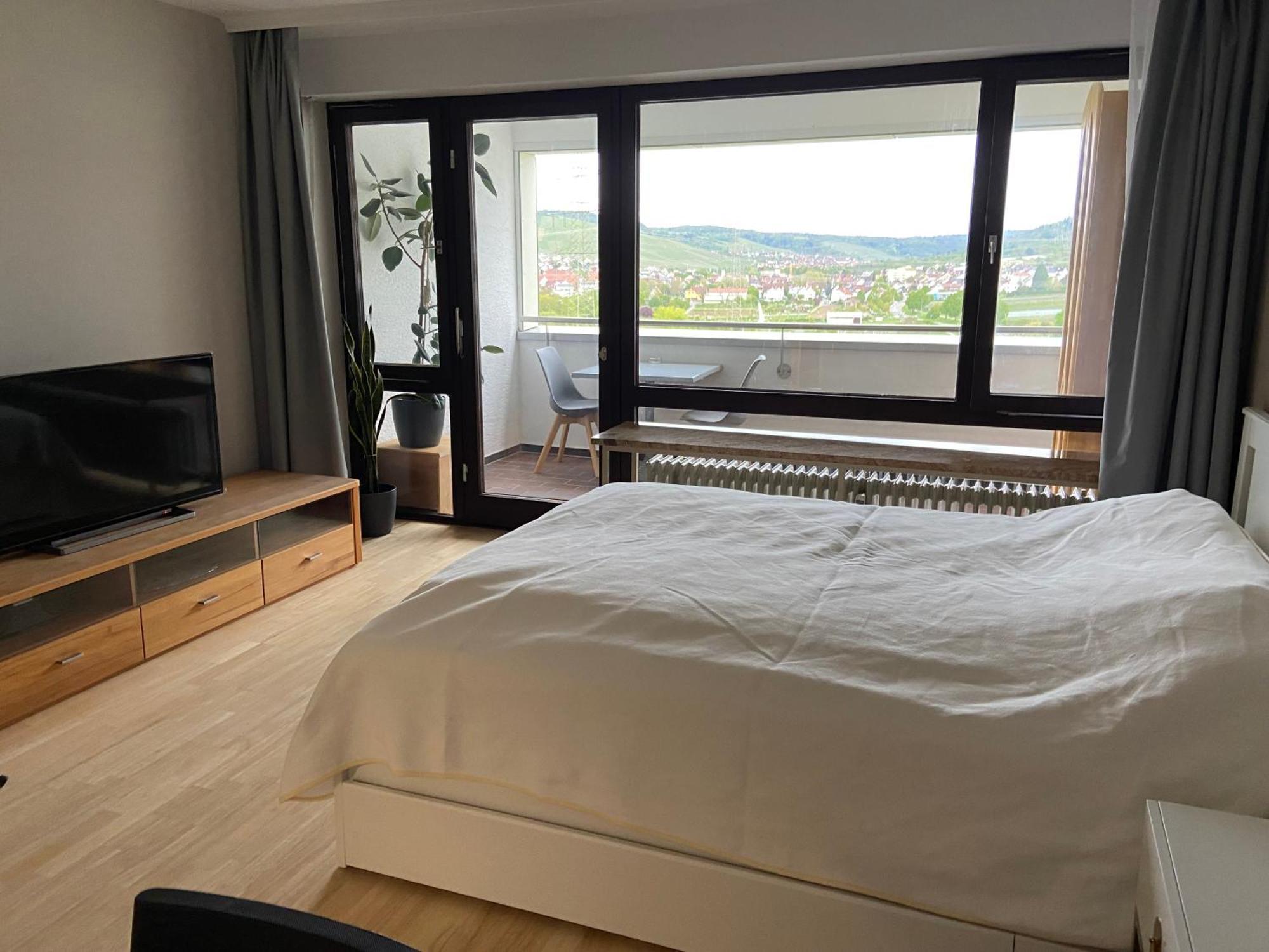 Freshly Renovated Studio Apartment - Top Location In Weinstadt Exterior photo
