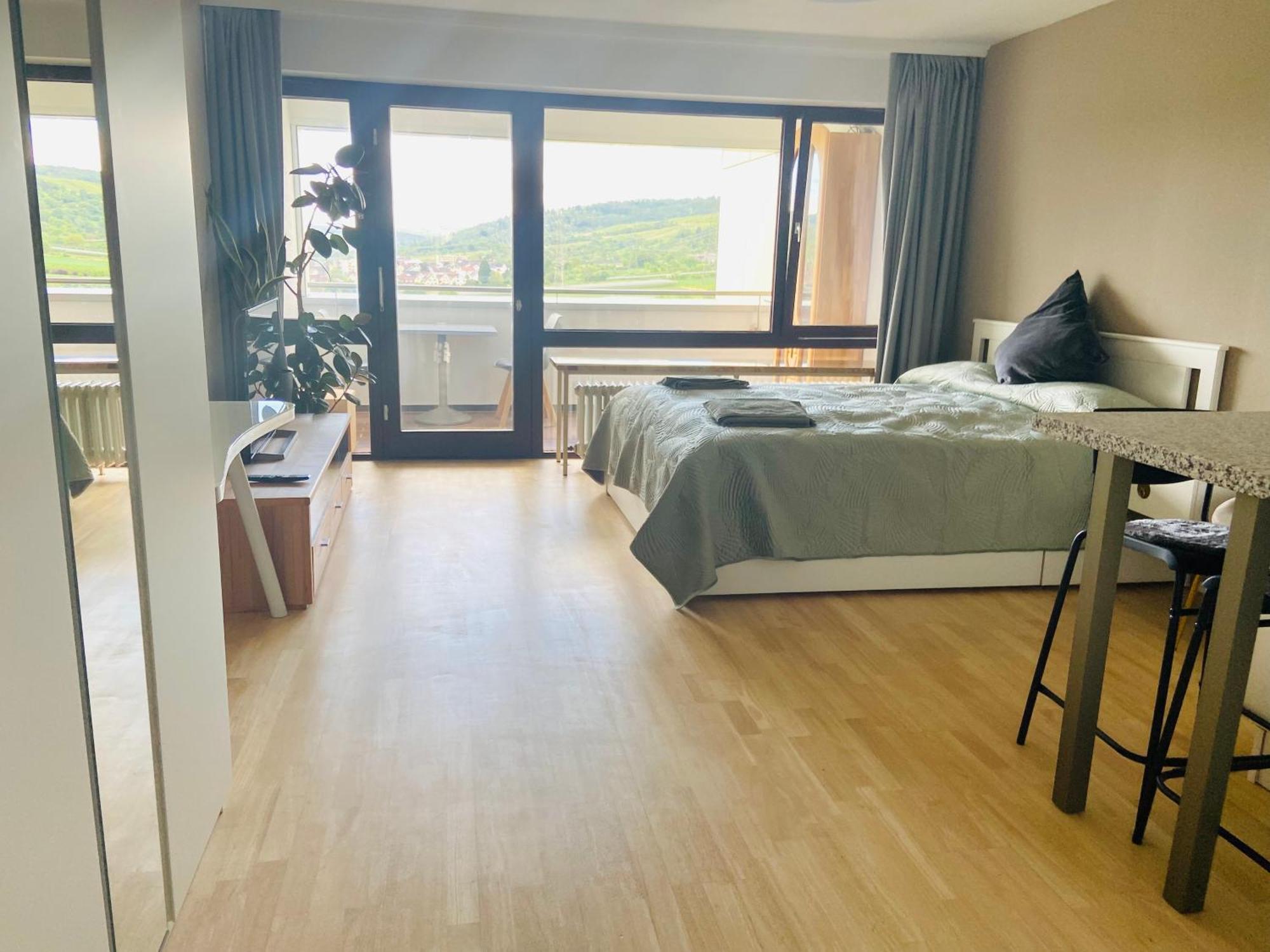 Freshly Renovated Studio Apartment - Top Location In Weinstadt Exterior photo