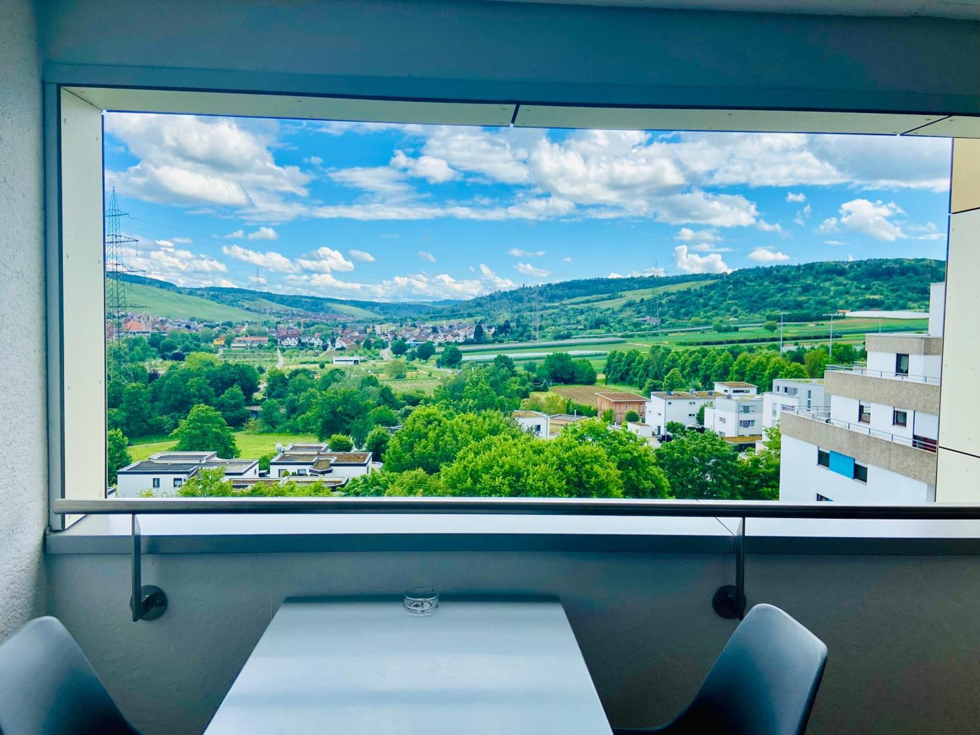 Freshly Renovated Studio Apartment - Top Location In Weinstadt Exterior photo